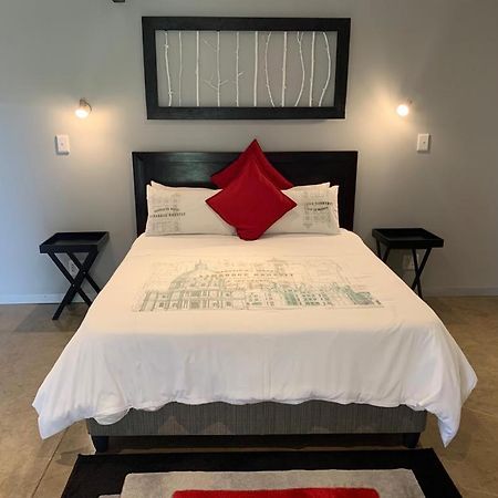 Mokoya Lodge Hekpoort Bagian luar foto