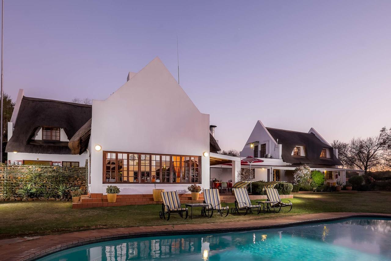 Mokoya Lodge Hekpoort Bagian luar foto
