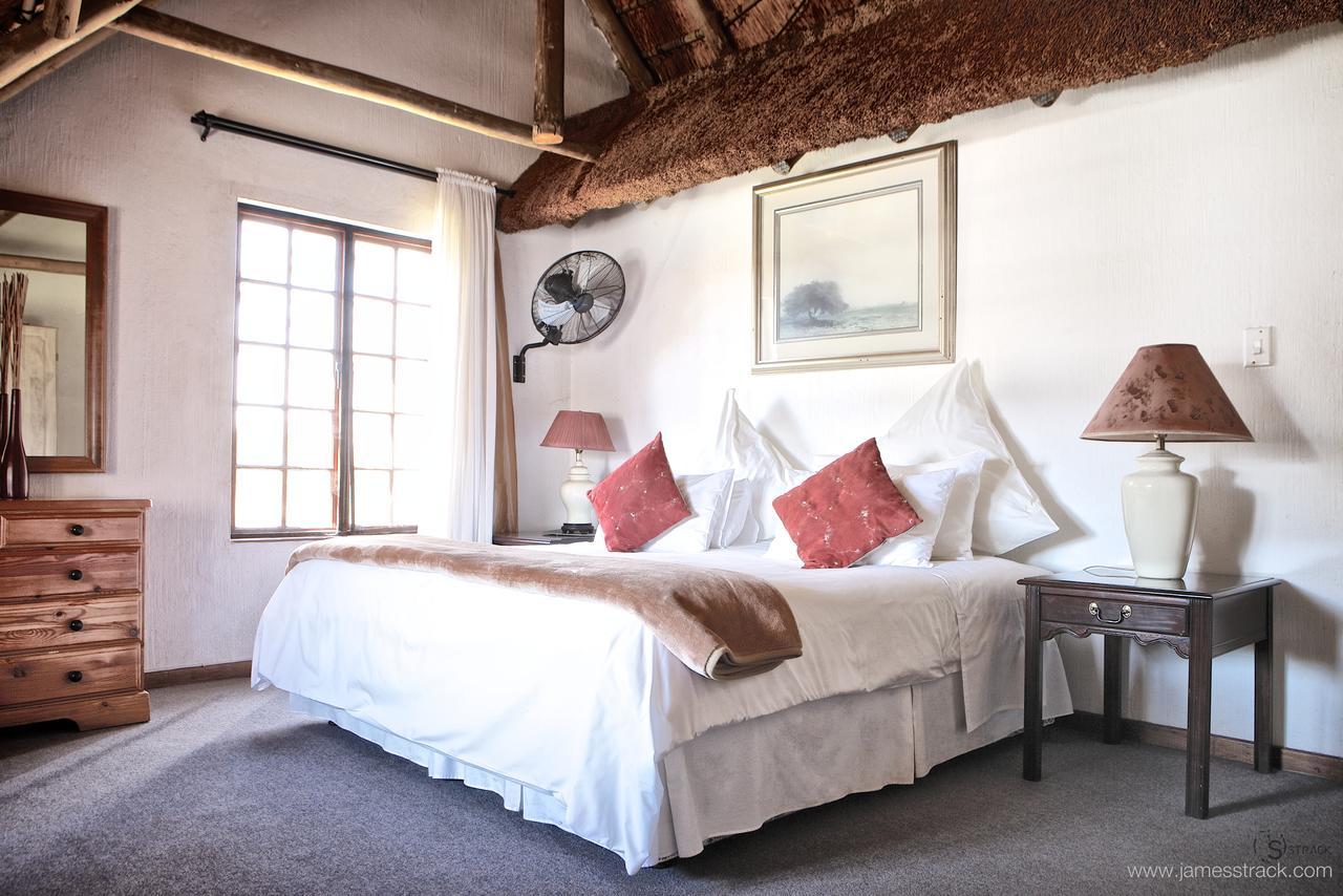 Mokoya Lodge Hekpoort Bagian luar foto